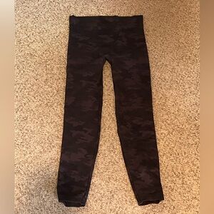 SPANX Women’s Large Black Camo Leggings